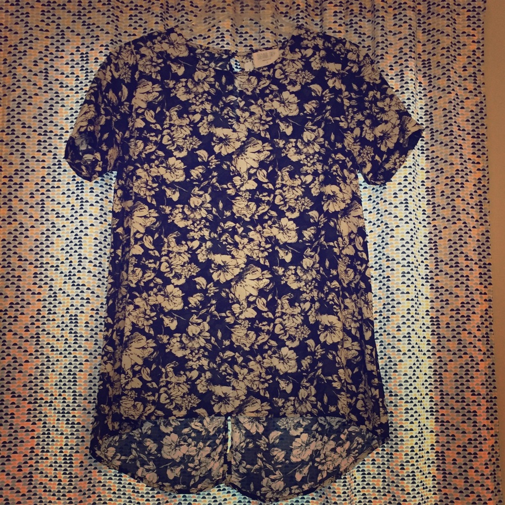 Cute floral blouse 🛍